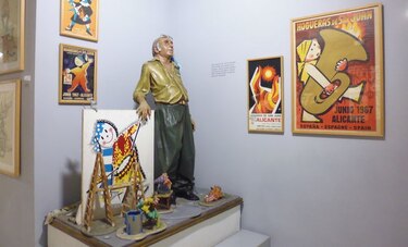 Museo que ofrece un recorrido por la evolución de Las Hogueras