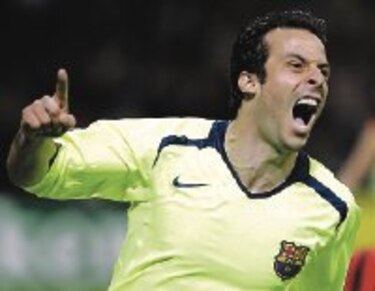 Giuly continuará con el Barcelona