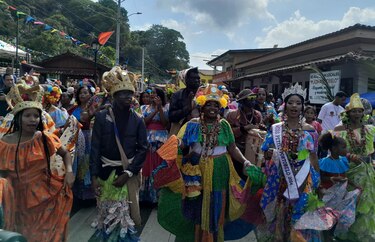 Colores y ritmos en el Festival de la Pollera Congo en Portobelo
