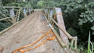 Colapsa un puente vehicular en Capira cuando pasaba un camión cargado de granos