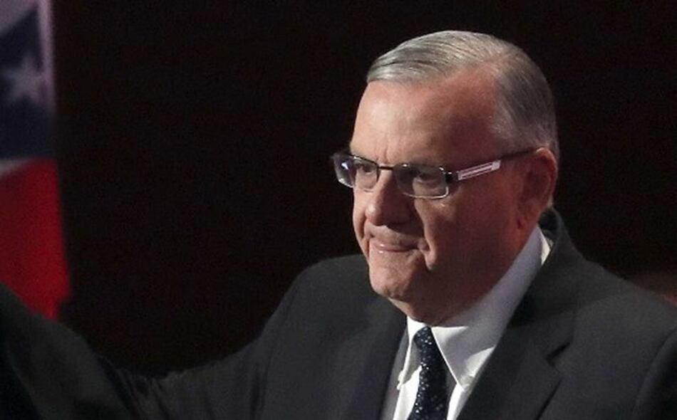 Fiscales presentarán cargos por desacato contra Arpaio