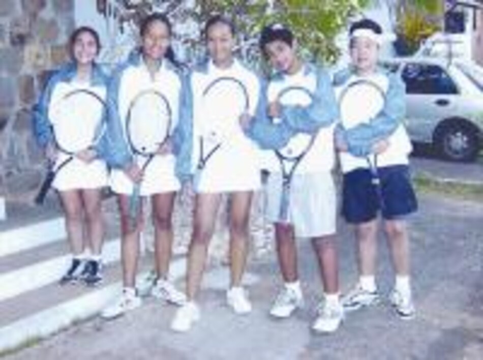 Tenistas viajan a CONTECA