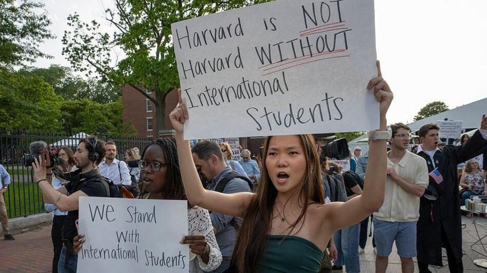 Trump restringe la entrada a Estados Unidos de estudiantes extranjeros de Harvard