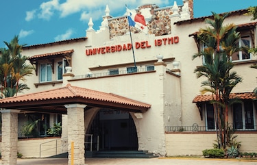 Universidad del Istmo, la U que siempre se mantuvo activa