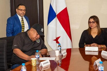 Tras nueve meses de negociación, sindicato bananero y Chiquita Panamá firman nuevo acuerdo