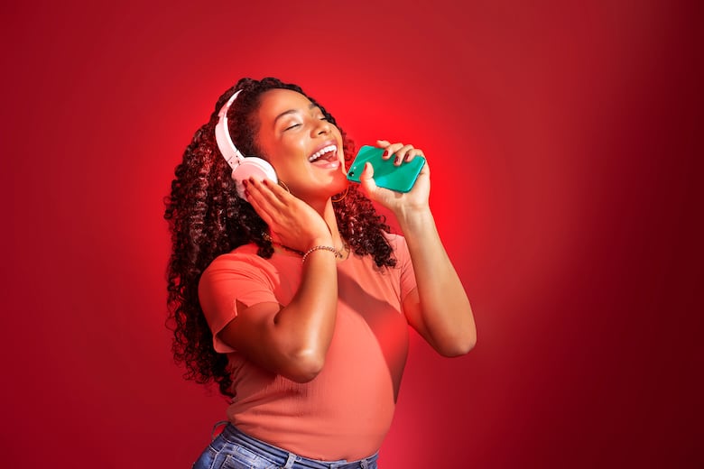 Vívelo ahora: la nueva campaña de Claro Panamá