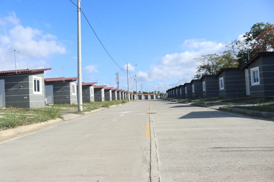 Gobierno arrastra deuda con promotoras; reclaman $140 millones por viviendas sociales