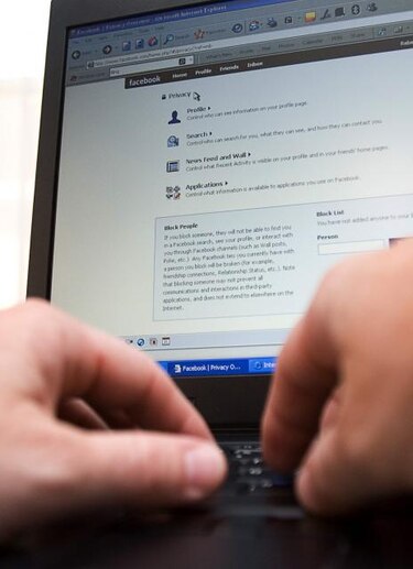 ¿Es Facebook una 'lectura obligada'?