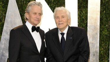 Kirk Douglas recibe regalo anticipado por cumpleaños 100