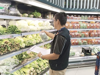 Canasta básica se lleva hasta el 48% de la mediana salarial y cuesta $54.76 más en tiendas de barrio