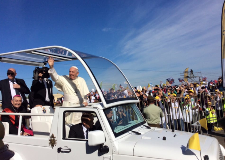 Papa Francisco denuncia violencia indígena en simbólica misa en Chile