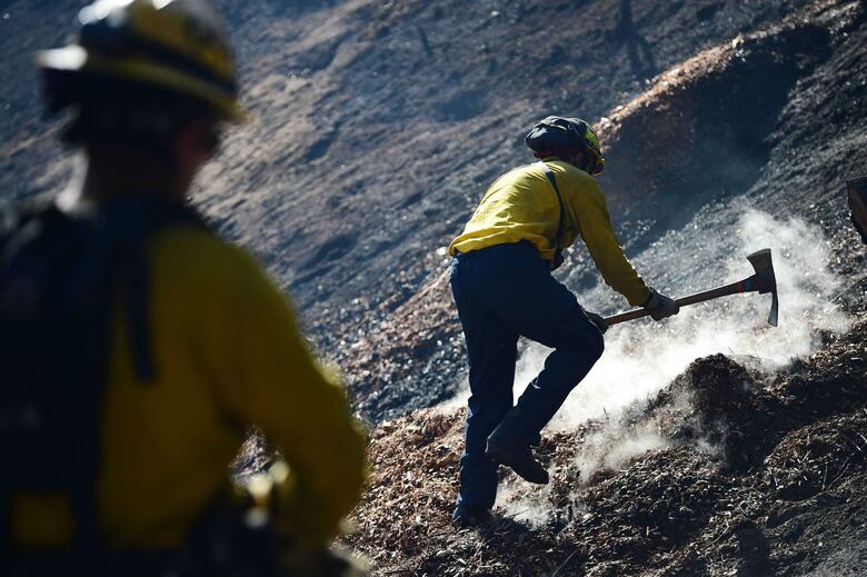 Los feroces incendios se extienden por el sur de California