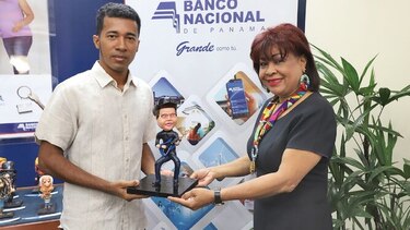Banco Nacional realizó la exposición ‘Escultura de famosos en miniatura’