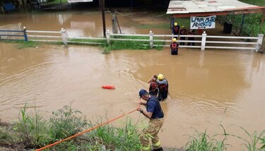 Se desborda el río La Villa en áreas de Chitré