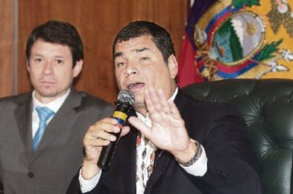 Correa insiste en regular la prensa