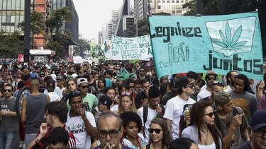 Miles de personas exigen la legalización de la marihuana en Brasil