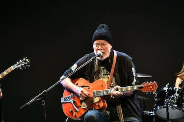 Rockero Randy Bachman recupera guitarra que le fue robada en 1976