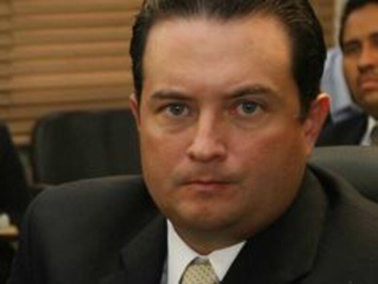 Riccardo Francolini es conducido a la fiscalía anticorrupción, para que responda por préstamo de la CA