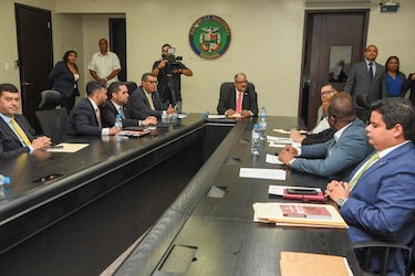 Primer reclamo de RM por las comisiones legislativas; Asamblea aplaza las reuniones