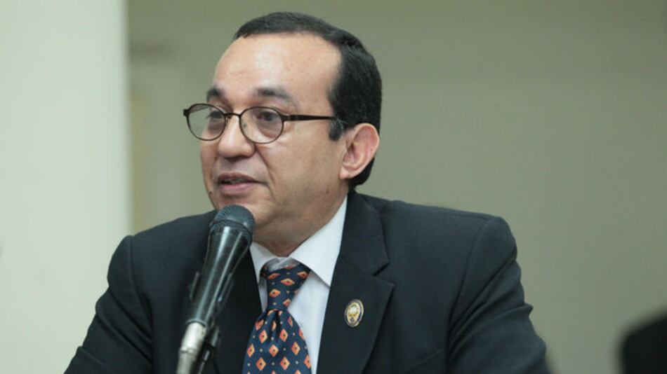 Eduardo Flores anuncia su equipo de trabajo en la Universidad de Panamá