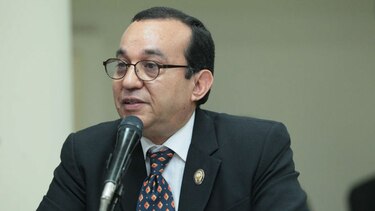 Eduardo Flores anuncia su equipo de trabajo en la Universidad de Panamá