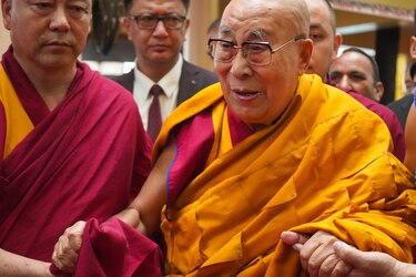 El dalái lama celebra su 90 cumpleaños en una jornada de festejo y desafío a China