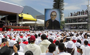 Obispos salvadoreños pedirán a Francisco pronta canonización de Romero