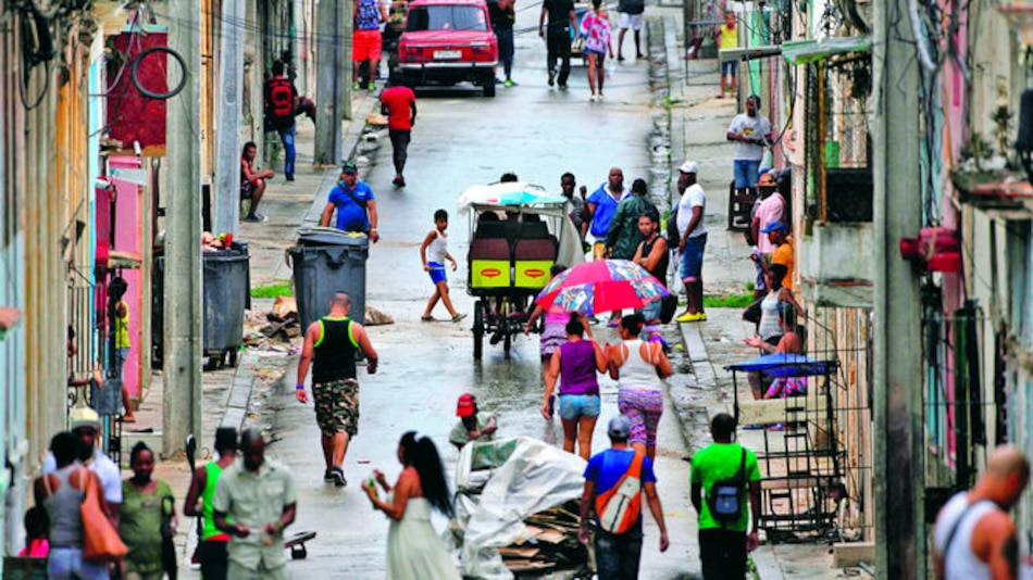 Funcionarios dirigían empresas