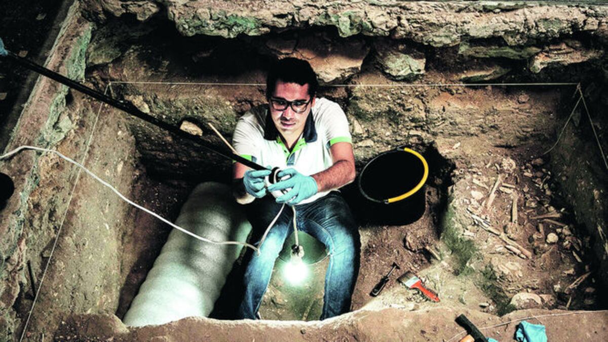 El museo está ubicado sobre un enorme hoyo repleto de huesos aún por ser exhumados dentro de la casa de Merced Guimaraes.