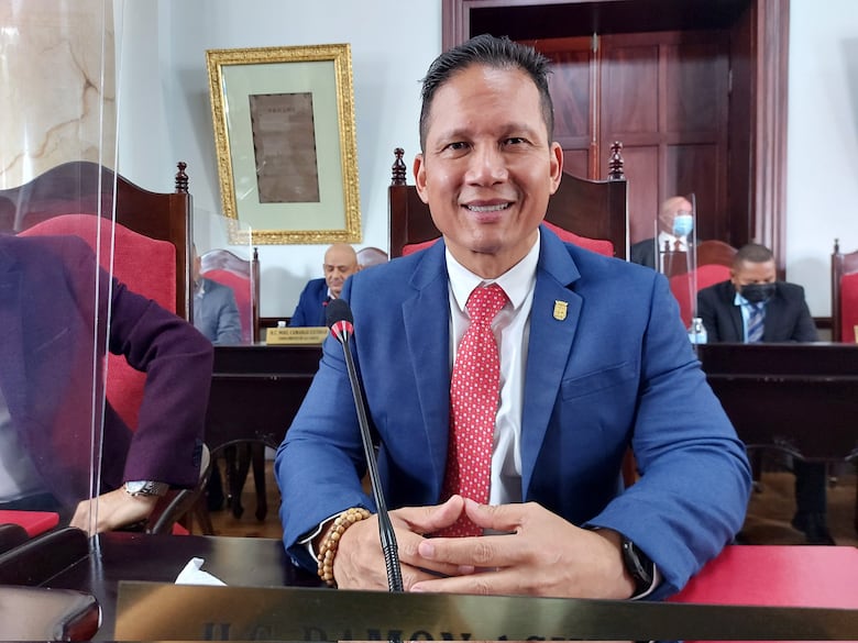 Rogelio Saldívar toma las riendas de Calidonia; ¿dónde está Ashby?