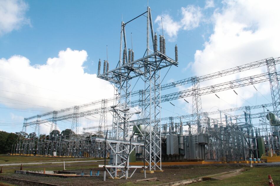 El tiempo pone presión para línea de transmisión a Colón