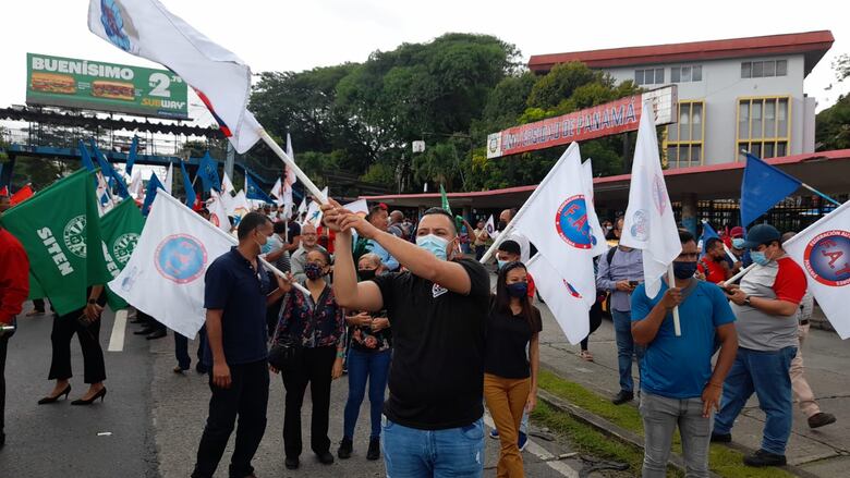 Docentes siguen protestando en las calles y más gremios se suman al paro; reunión con el gobierno será este jueves