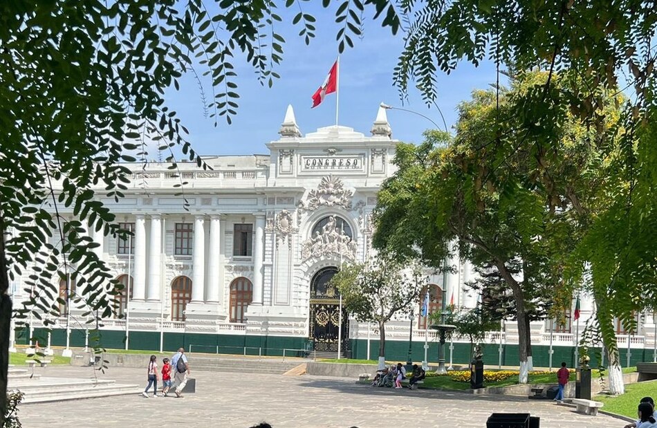 Congreso de Perú bajo investigación por red de prostitución y asesinato de abogada