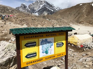 El Everest se enfrenta a un año récord de montañistas