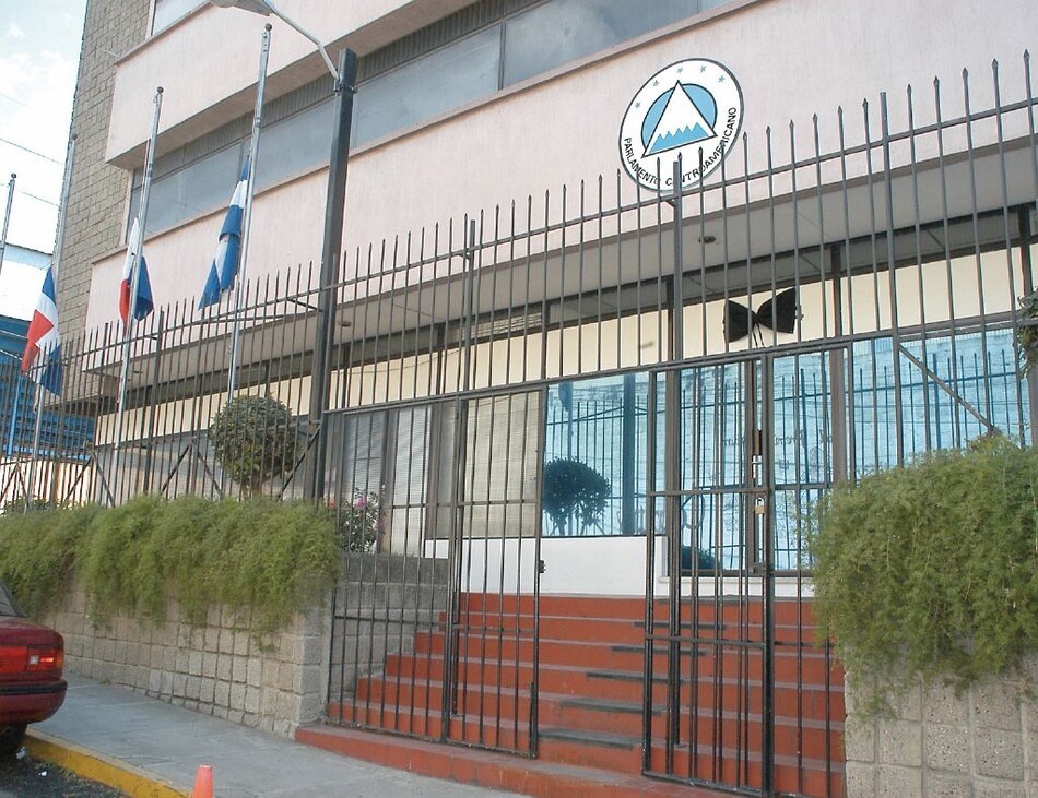 Obispos de Centroamérica critican al Parlacen por convertirse en refugio de políticos que buscan inmunidad