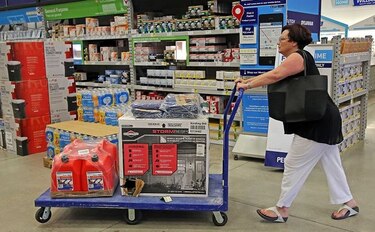 Residentes en Carolina del Sur se preparan ante paso de huracán Matthew