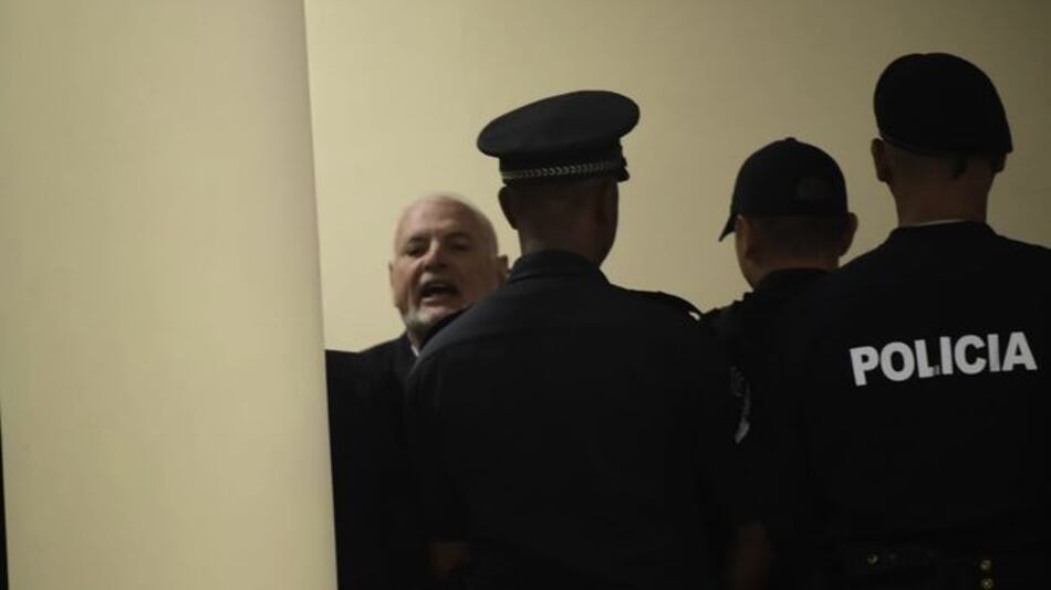 Ricardo Martinelli ofrece una fianza de medio millón de dólares y la entrega de su pasaporte