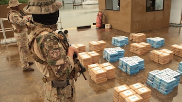 Capturan a dos hombres con un cargamento de droga en isla Grande