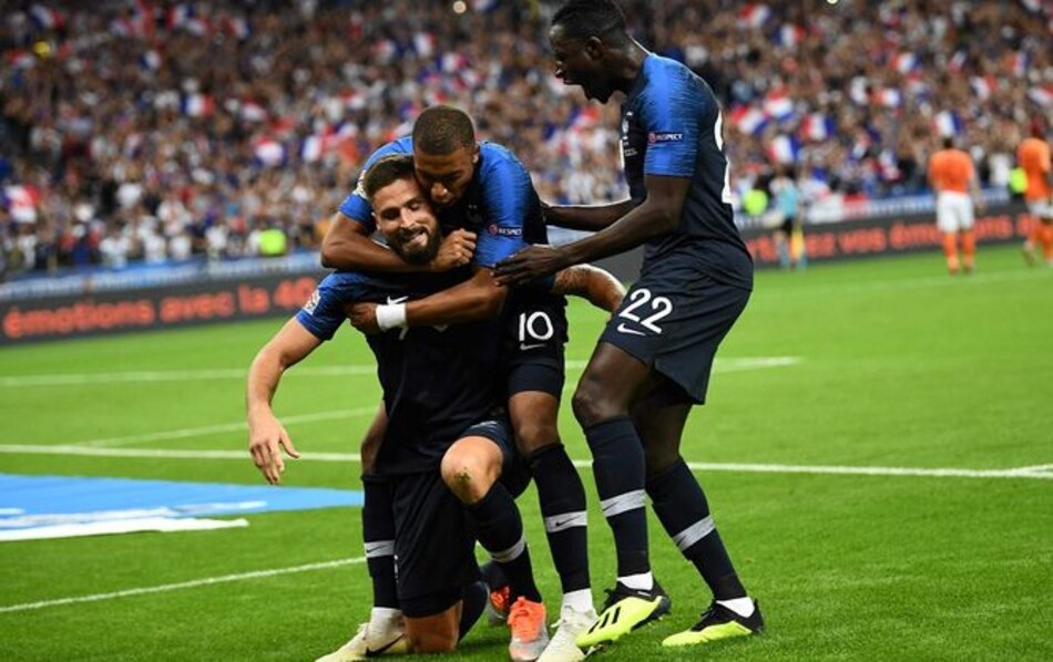 Francia derrota a Holanda 2-1