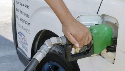 A partir de este viernes bajarán los precios de los combustibles
