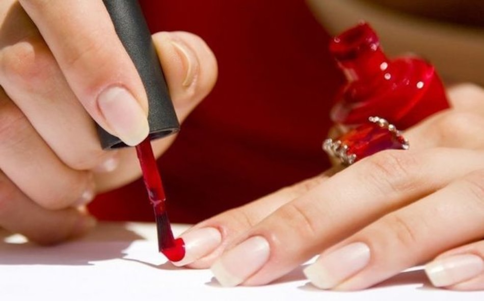 Esmaltes de uñas: los compuestos TPO y DMTA quedan vetados en toda la Unión Europea