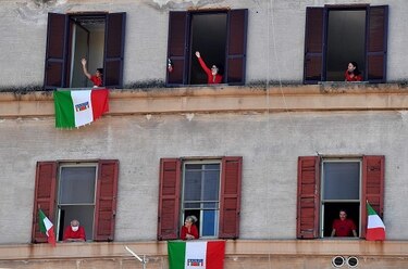 Italia canta el ‘Bella Ciao’ en las ventanas por el aniversario de la Liberación