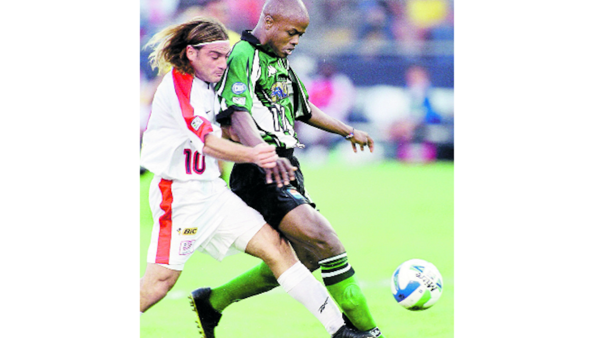 Jorge Dely Valdés (Der.) en acción con el Colorado Rapids, con el que jugó dos temporadas.