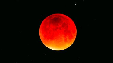 Un eclipse lunar en el ciberespacio