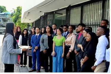 Presentan propuesta de ley que busca integrar a jóvenes profesionales en el mercado laboral