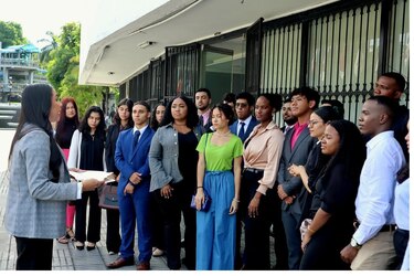 Presentan propuesta de ley que busca integrar a jóvenes profesionales en el mercado laboral