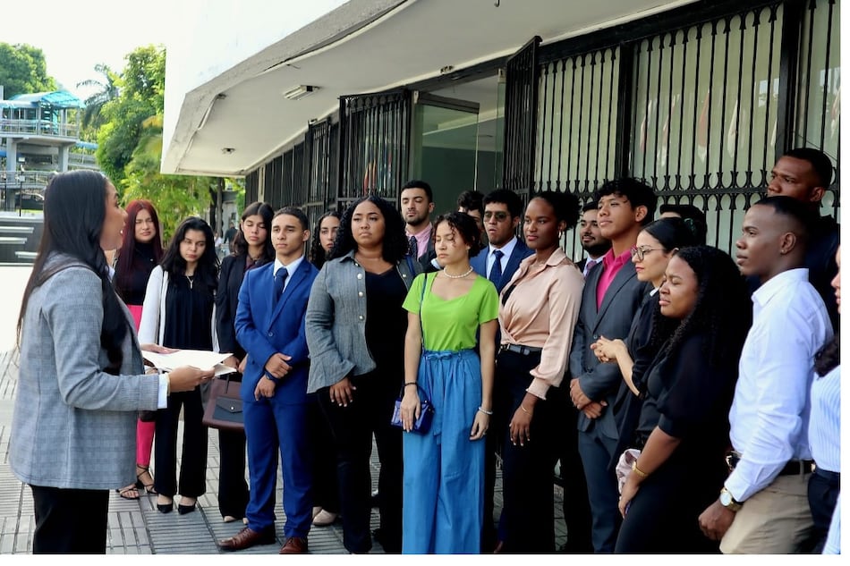 Presentan propuesta de ley que busca integrar a jóvenes profesionales en el mercado laboral
