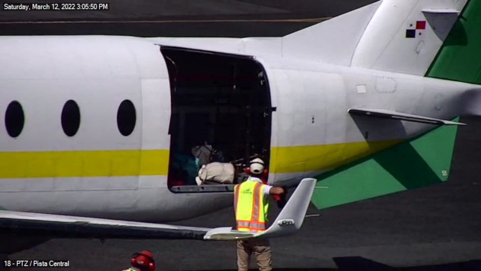 Avión de Bocas Air pierde puerta en pleno vuelo