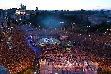 Las calles de Madrid se tiñen de rojo pasión para honrar a los campeones de Europa