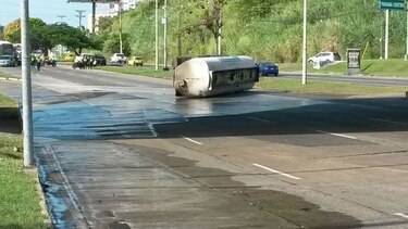 Camión con queroseno se accidenta en la Tumba Muerto
